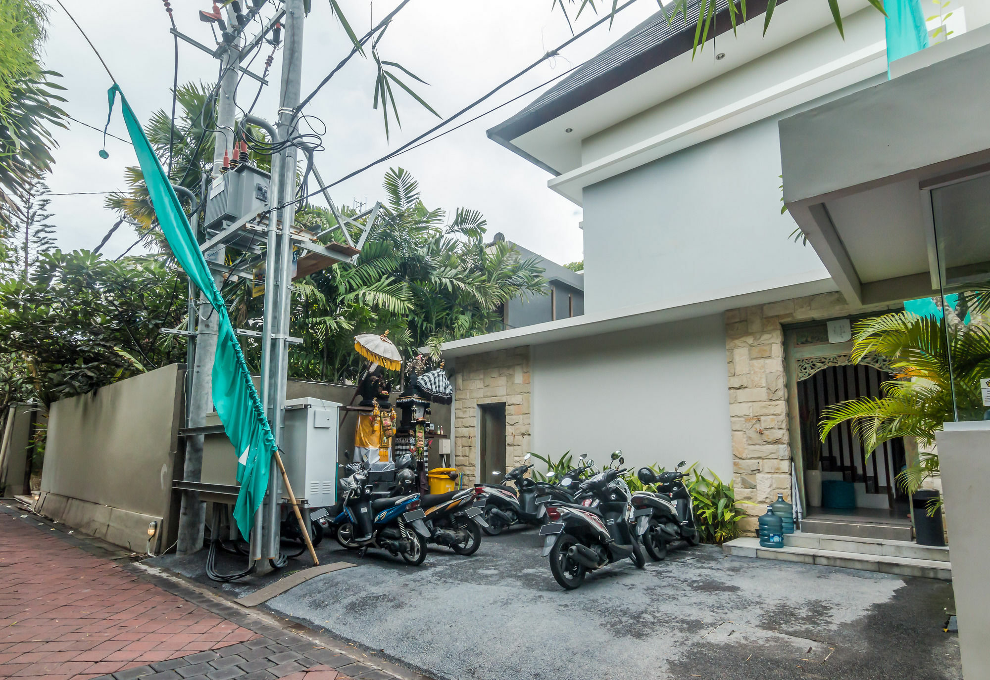 Zen Rooms Seminyak Kayu Jati Esterno foto